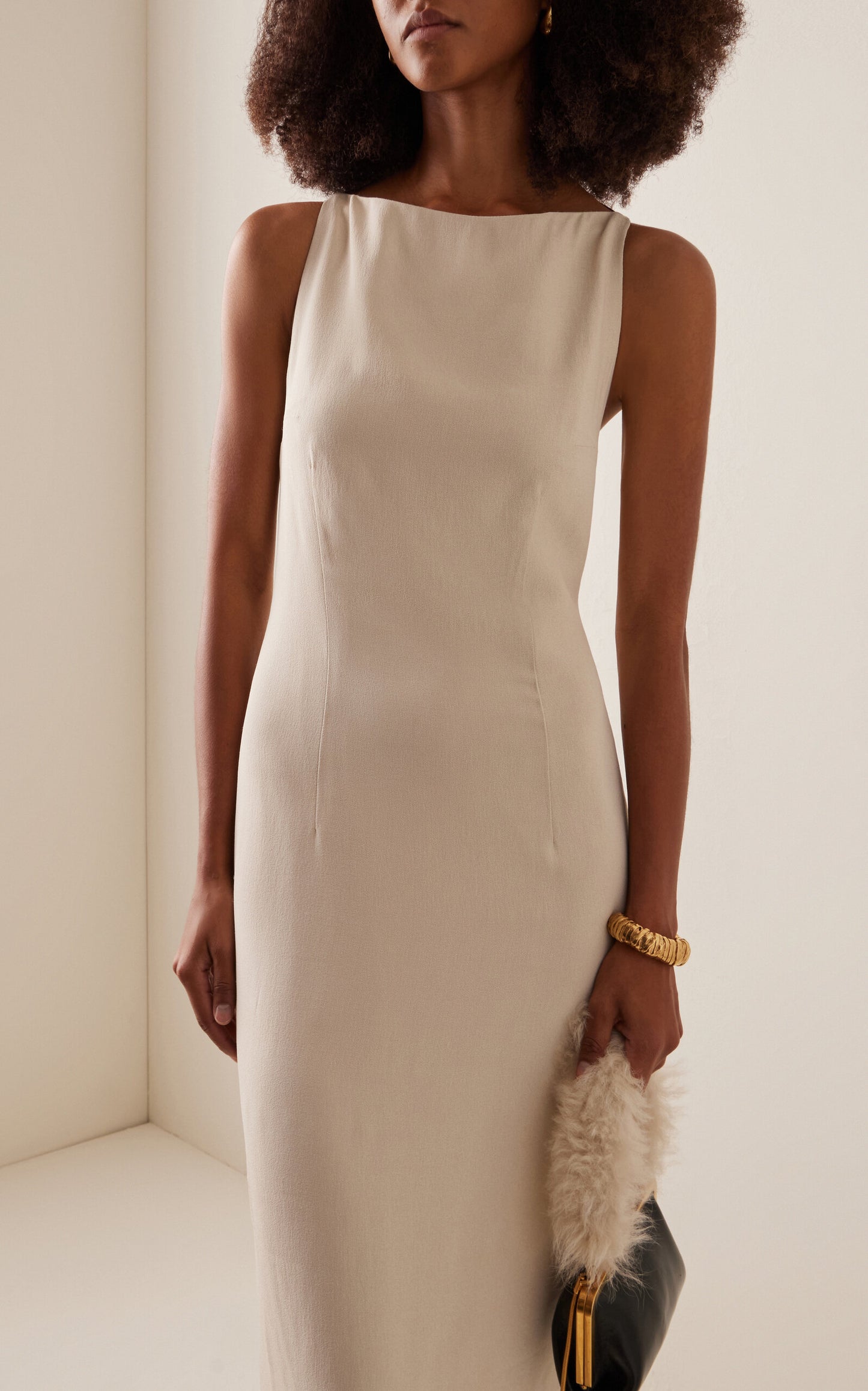 Hebe Crepe Gown Hebe Simple gentle beautiful and grand