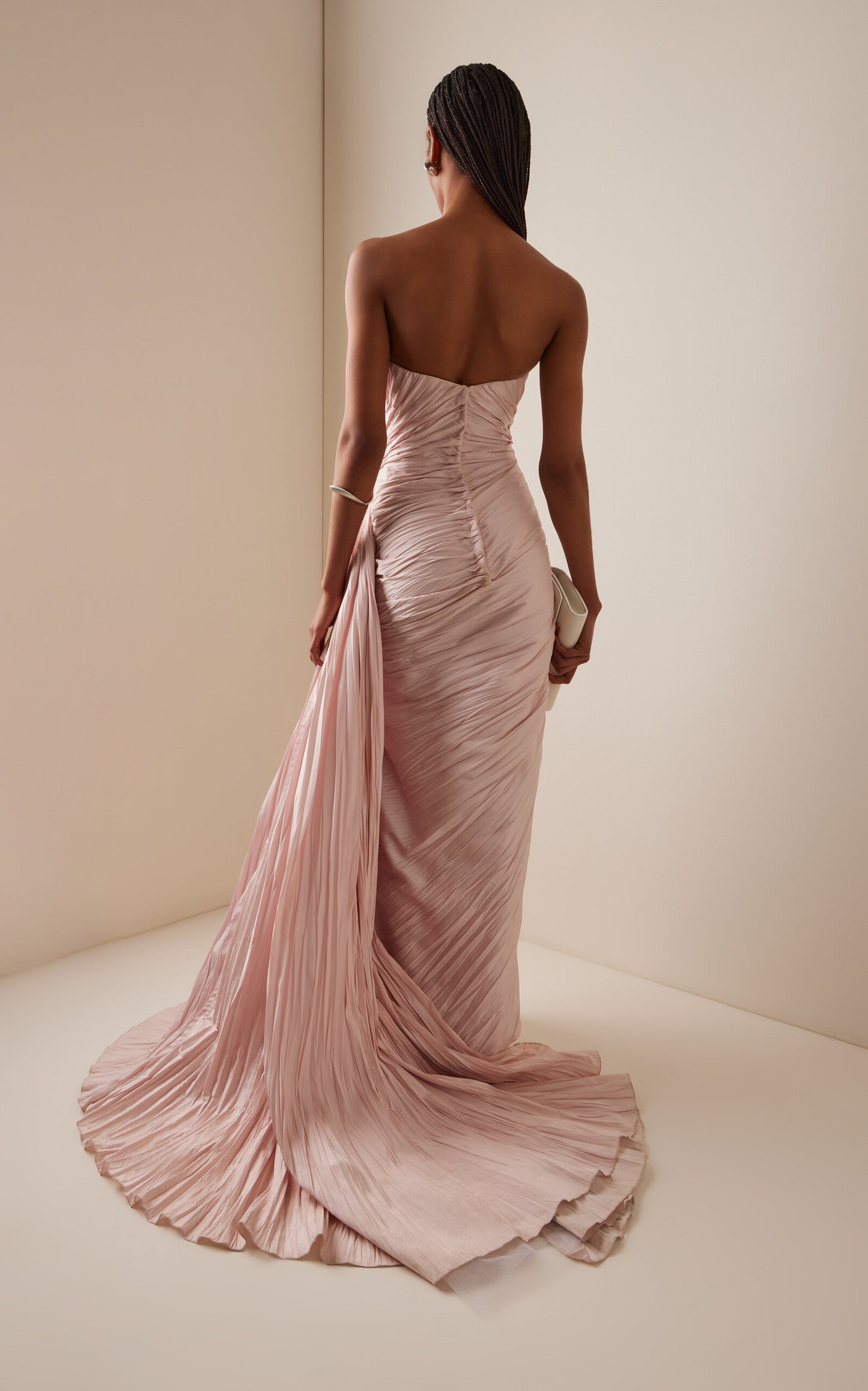 Hand-Pleated Silk Gown Gentle beautiful and grand