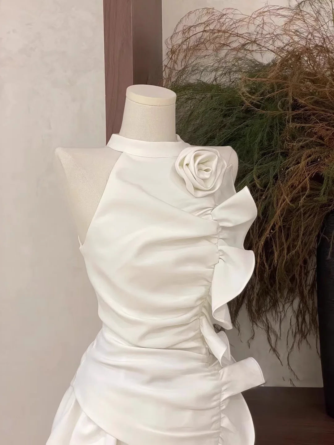 Cute 2 Pieces Halter Ruffled White Women's Short Vacation Dresses simple gentle atmospheric and unique desi Bring summer colors to enhance whiteness