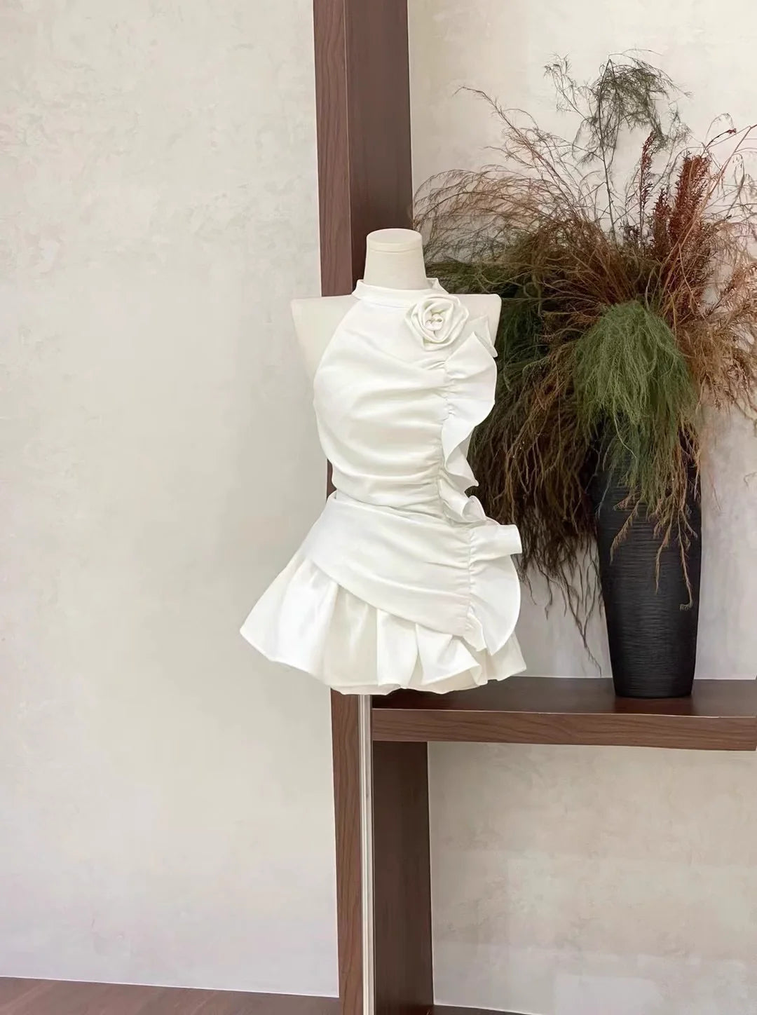 Cute 2 Pieces Halter Ruffled White Women's Short Vacation Dresses simple gentle atmospheric and unique desi Bring summer colors to enhance whiteness