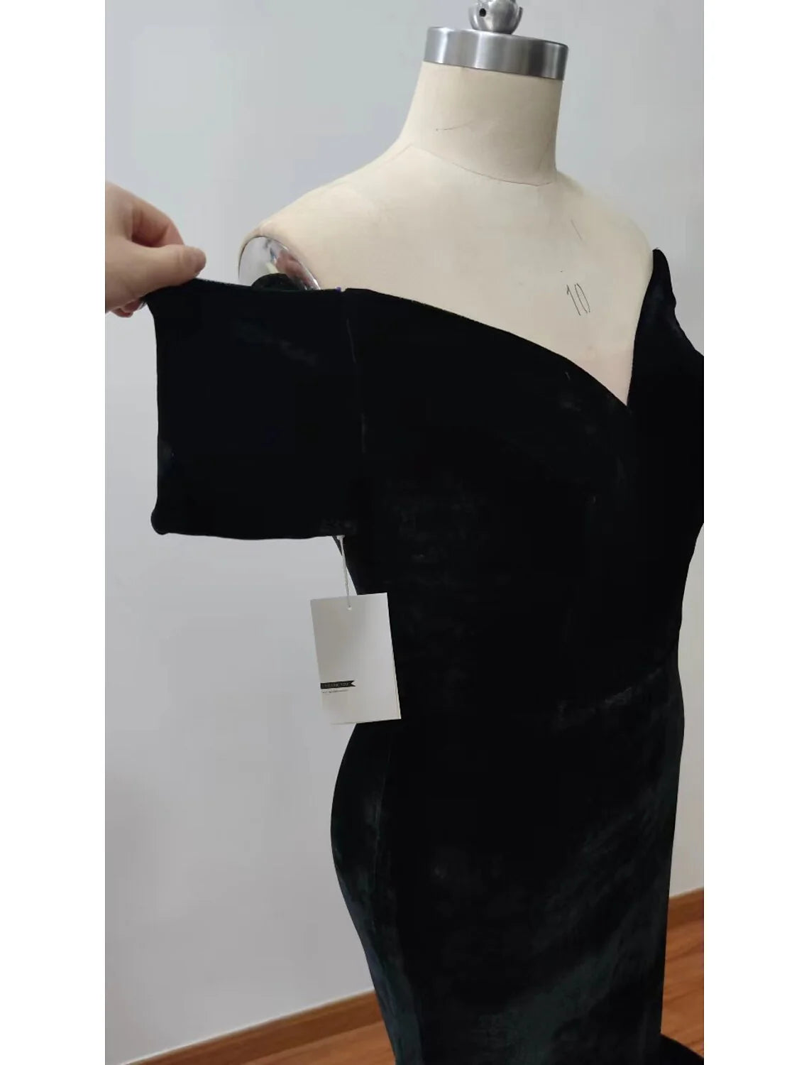 Evening Gown Celebrity Style Dress Prom Formal Evening Sweep Brush Train Short Sleeve V Neck Velvet with Sleek simple gentle atmospheric and unique desi Bring summer colors to enhance whiteness