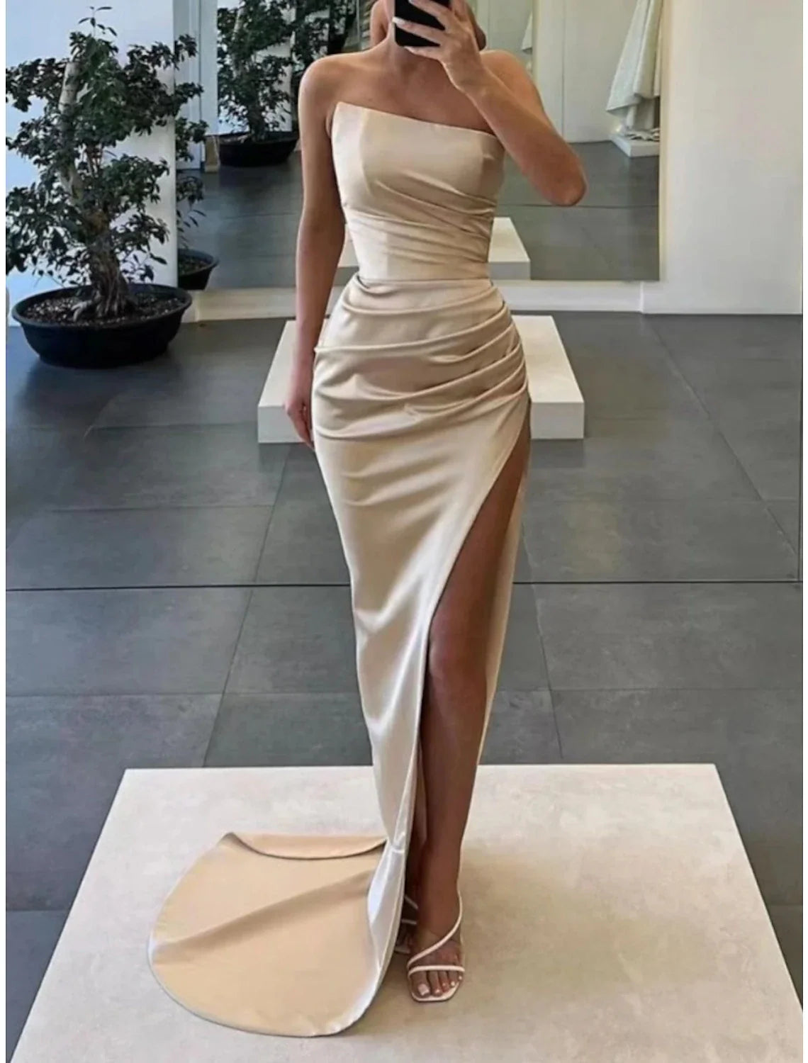 Evening Gown Elegant Dress Formal Court Train Sleeveless Strapless Satin with Ruched Slit simple gentle atmospheric and unique desi Bring summer colors to enhance whiteness