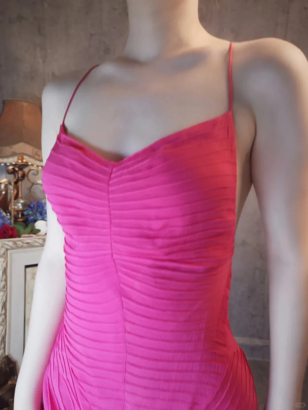 Floor-length hem suspender dress Sleeveless padded bust mermaid - style evening gown