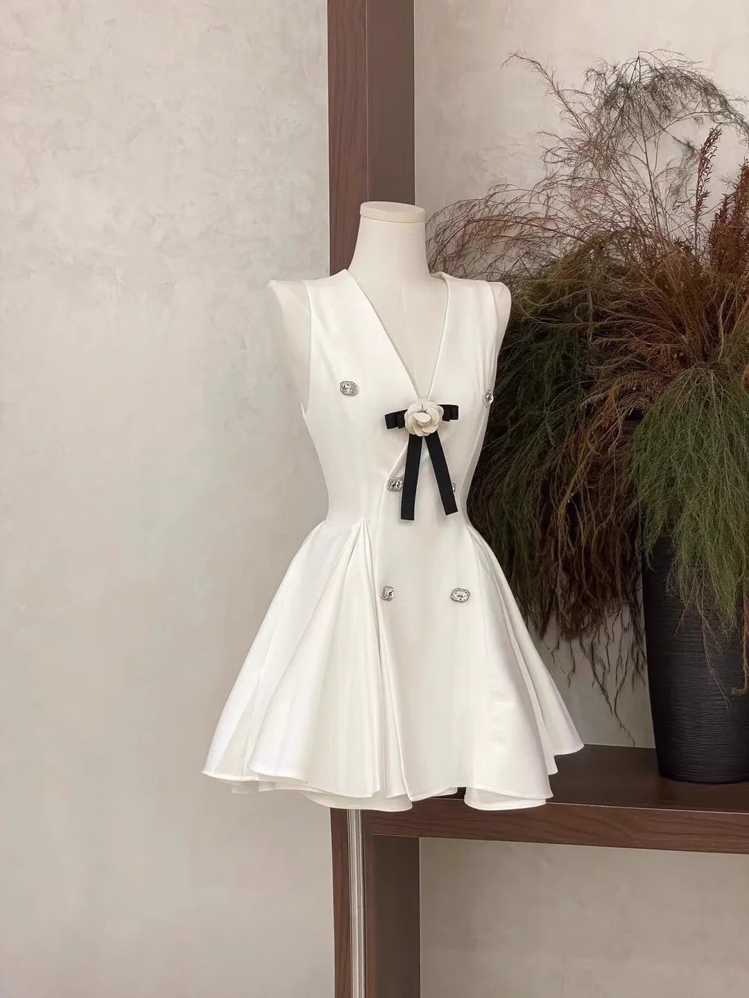 Sexy A Line V Neckline Ruffled White Women's Holiday Dresses simple gentle atmospheric and unique desi Bring summer colors to enhance whiteness