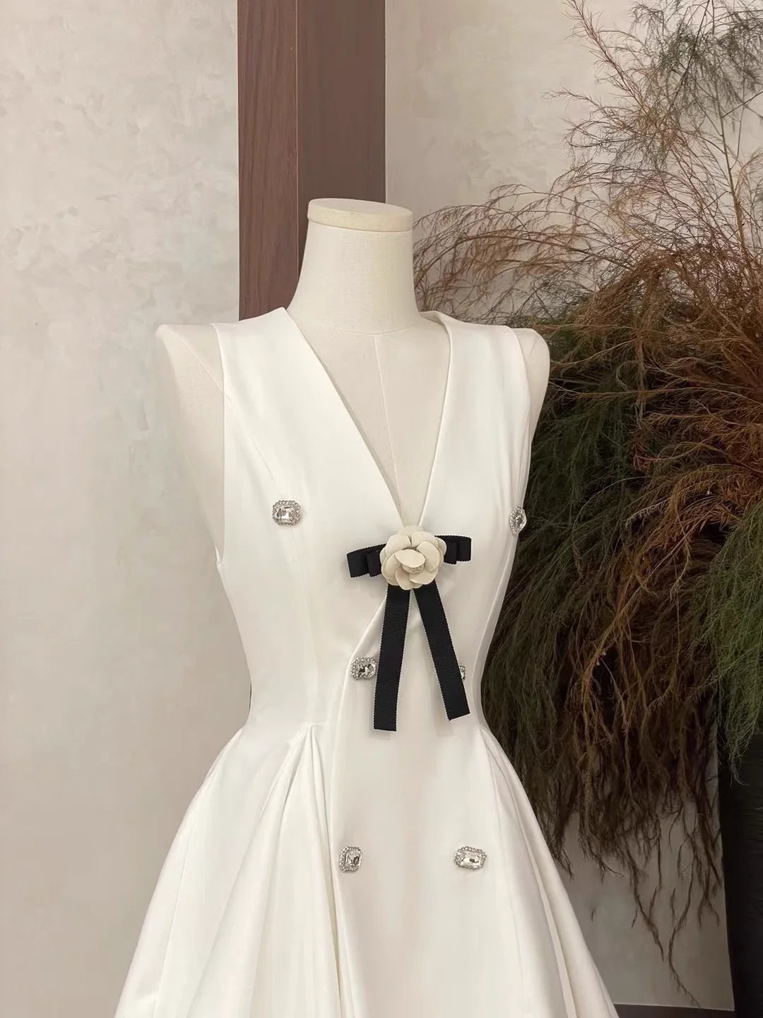 Sexy A Line V Neckline Ruffled White Women's Holiday Dresses simple gentle atmospheric and unique desi Bring summer colors to enhance whiteness