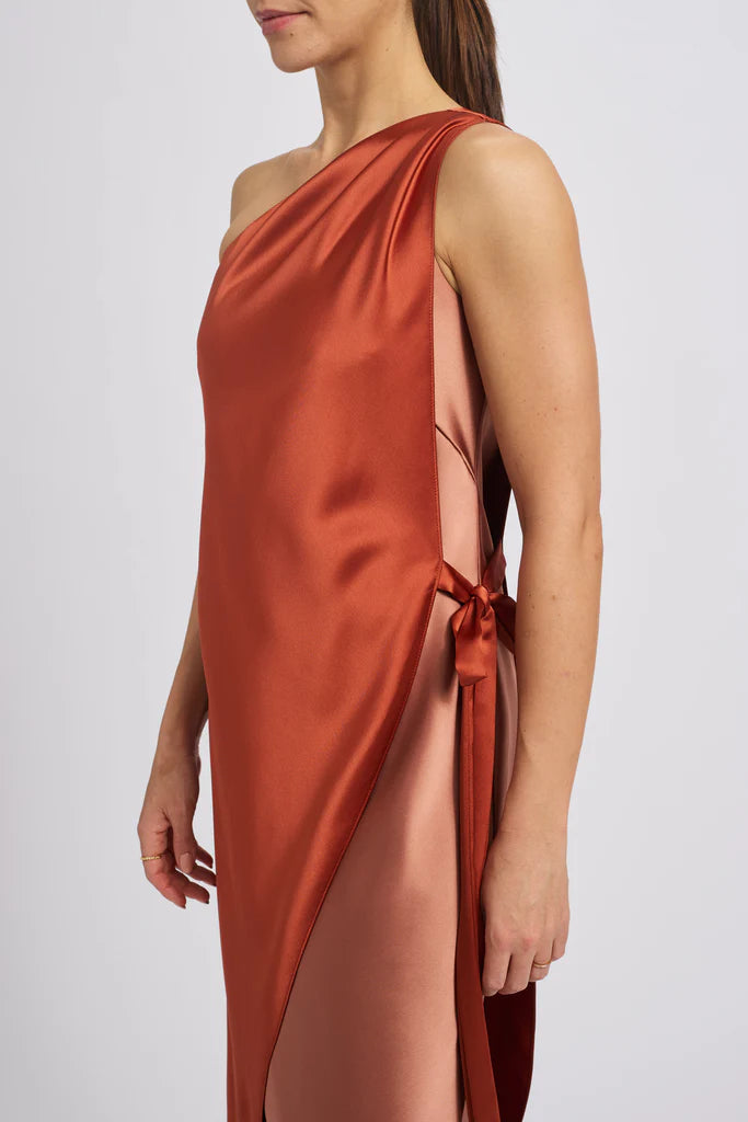 Fluid Satin Draped One Shoulder Gown Simple atmospheric beautiful and unique design