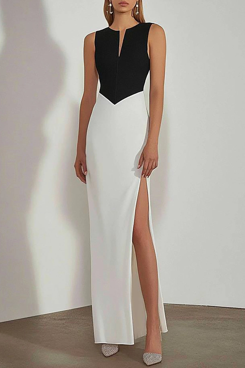 Semi-Formal Party Dress Black White V-Neck Sleeveless High Slit Maxi Dress Simple beautiful generous and full of charm