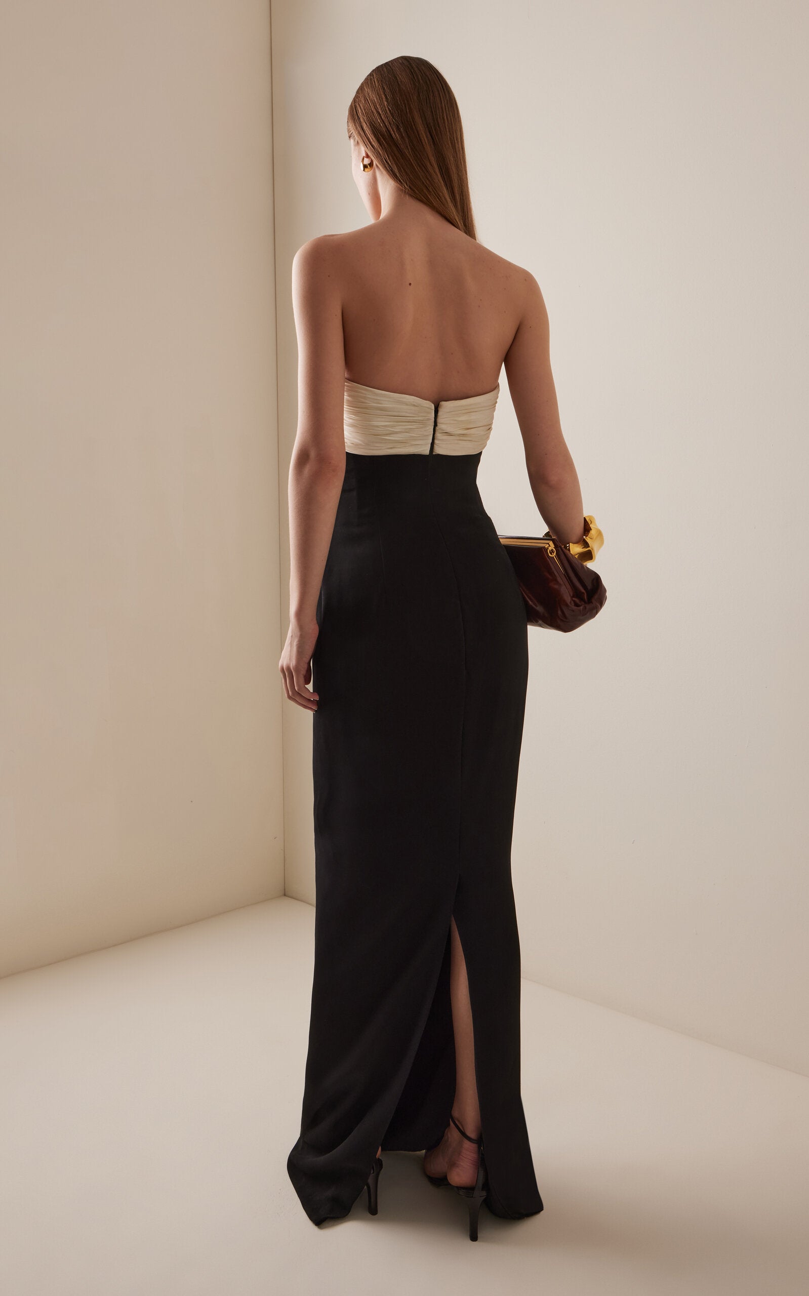 Twist-Detail Silk-Crepe Gown Gentle beautiful and grand