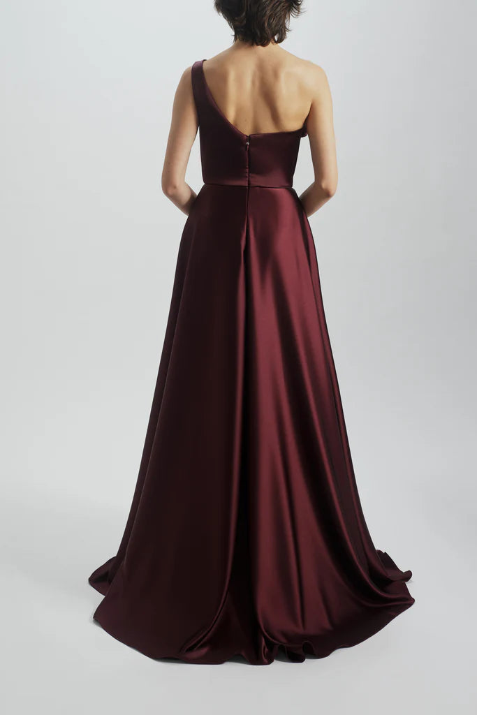 Fluid satin one shoulder draped gown Simple atmospheric beautiful and unique design