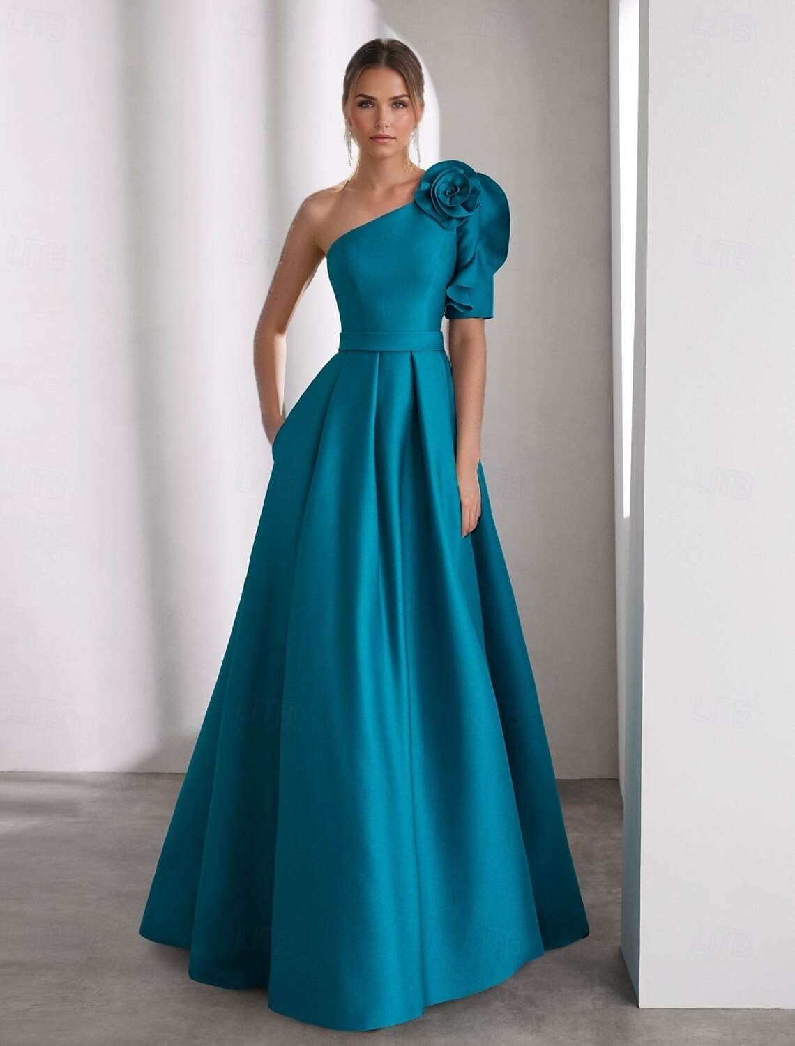 A-Line Evening Gown Elegant Dress Formal Wedding Floor Length Short Sleeve One Shoulder Champagne Mother Of the Bride Dress Satin with Shouder Flower