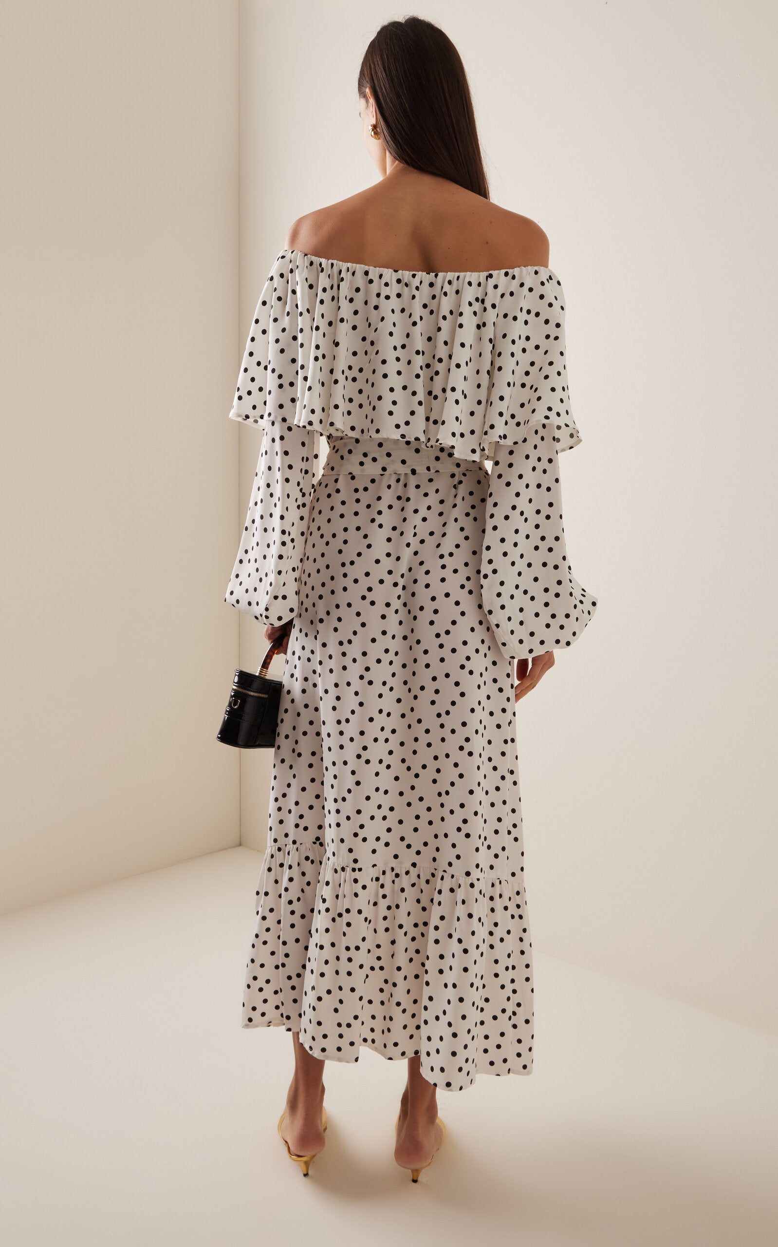 Exclusive Off-The-Shoulder Silk Crepe Maxi Dress Full of charm simple and atmospheric