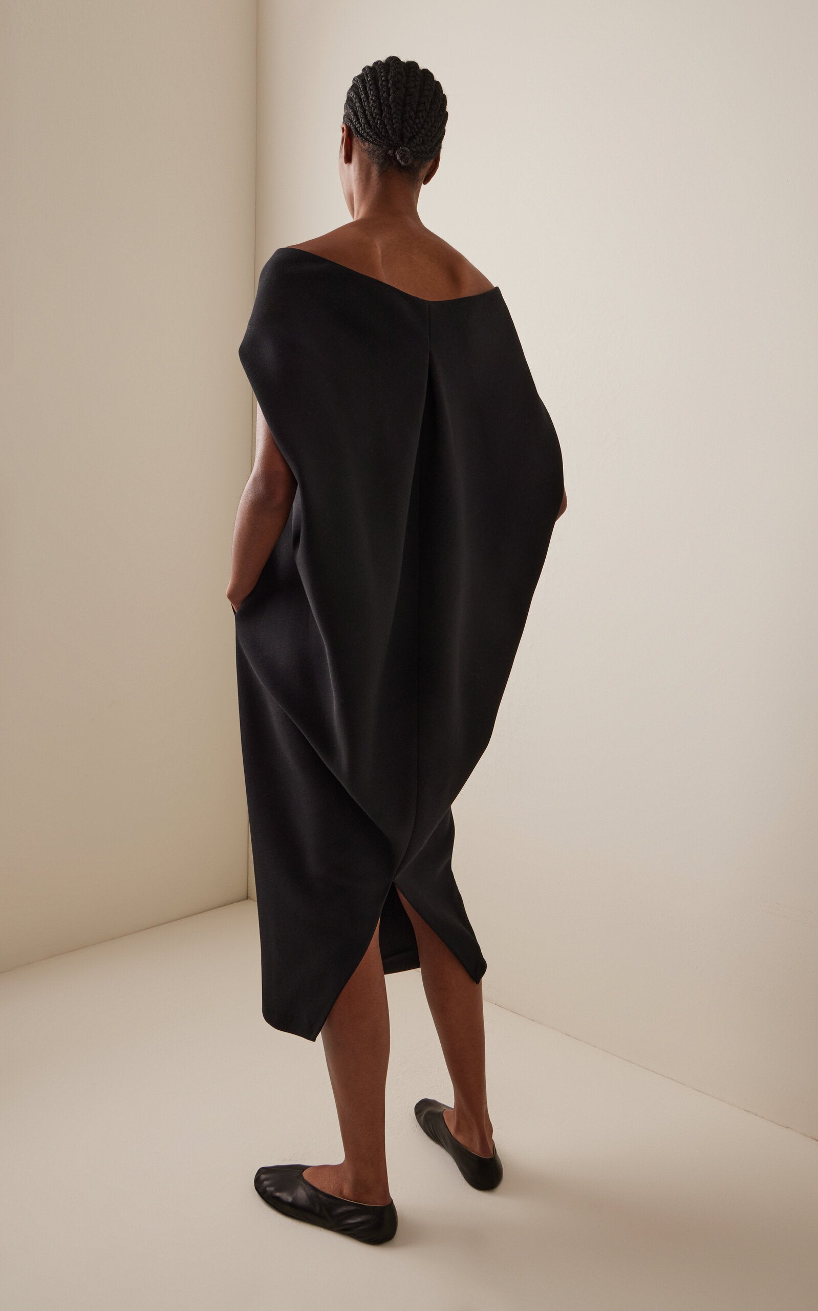 Cape-Detailed Wool Gabardine Midi Dress Full of charm simple and atmospheric