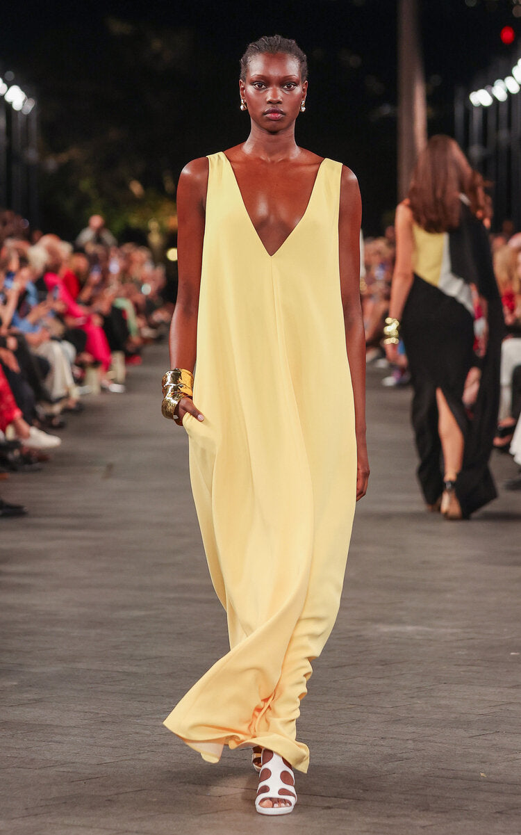 Party Dresses Plunging Crepe Gown Gentle beautiful and grand