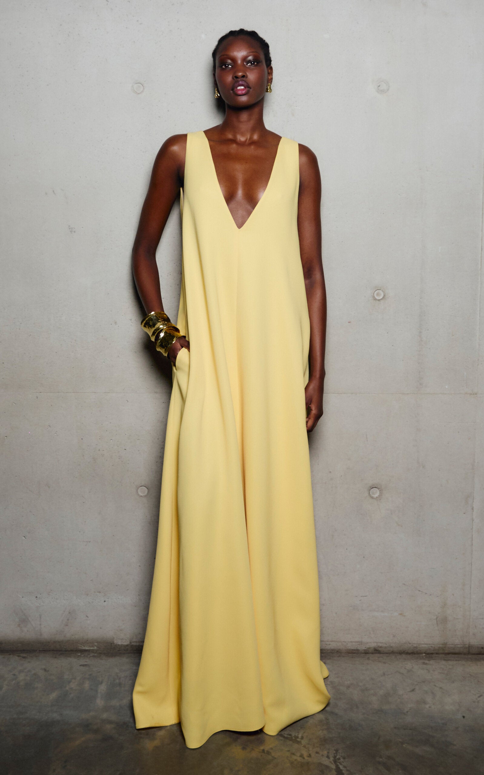 Party Dresses Plunging Crepe Gown Gentle beautiful and grand