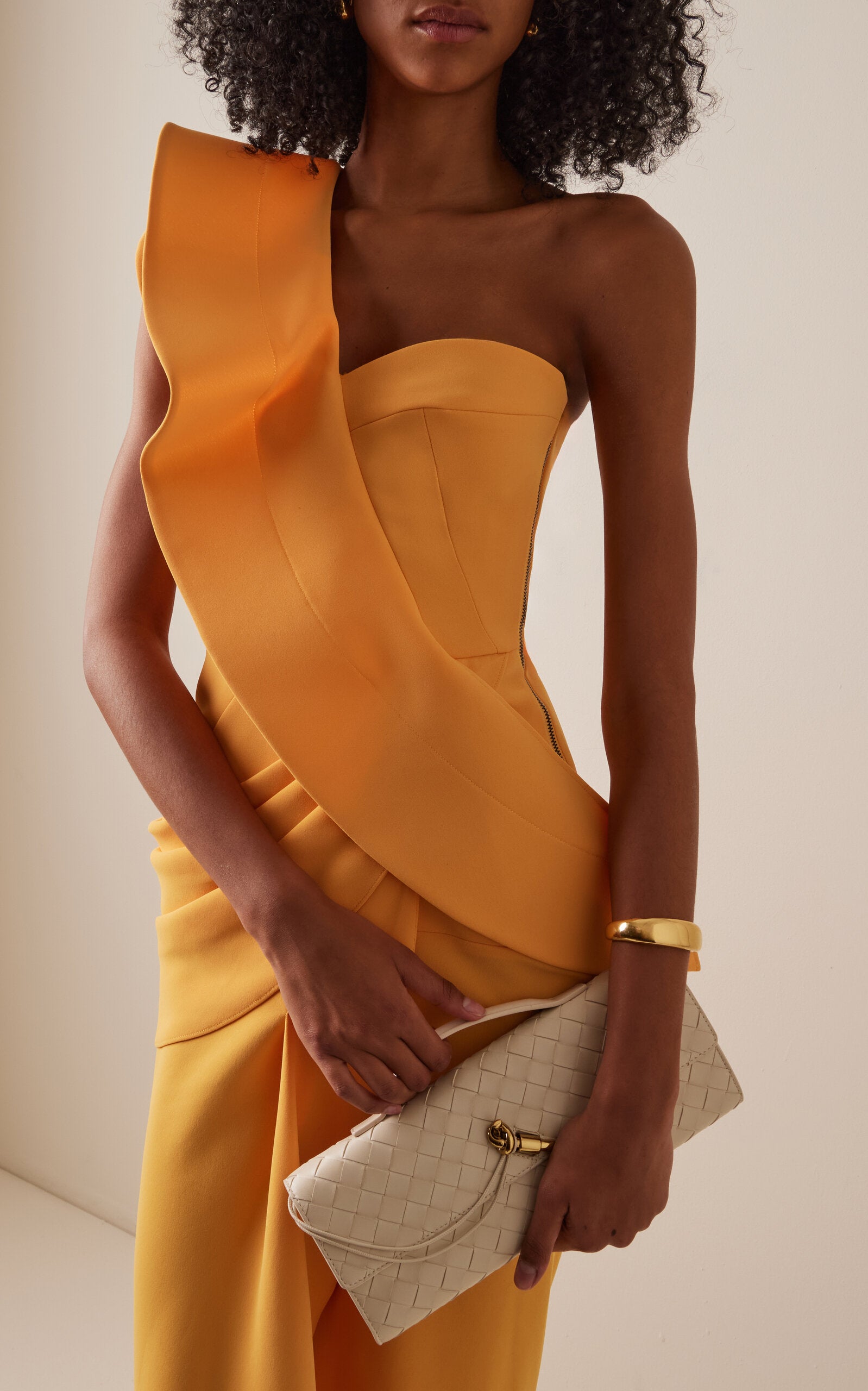 Salyut Wave-Structured Cady Gown Simple gentle beautiful and grand