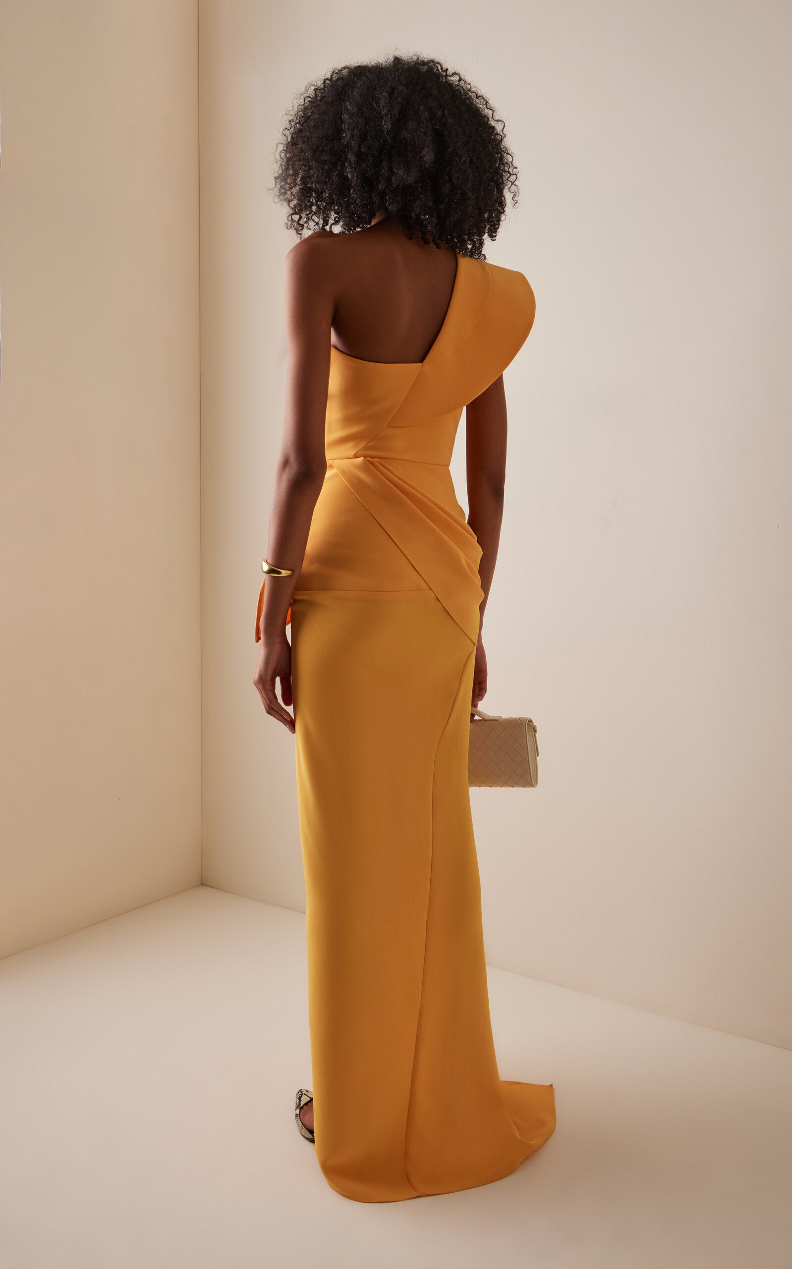 Salyut Wave-Structured Cady Gown Simple gentle beautiful and grand