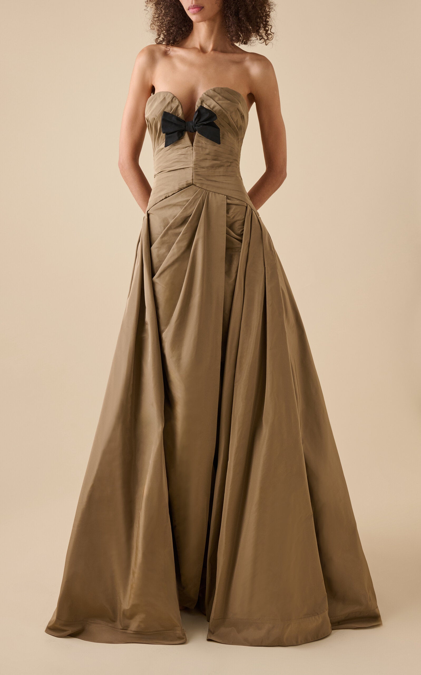 Bow-Embellished Taffeta Gown Gentle beautiful and grand