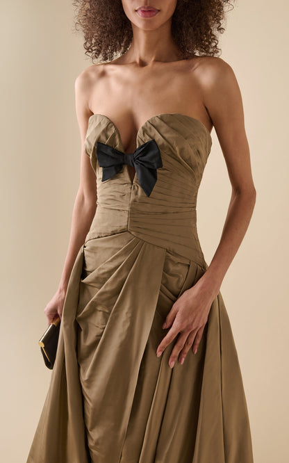 Bow-Embellished Taffeta Gown Gentle beautiful and grand