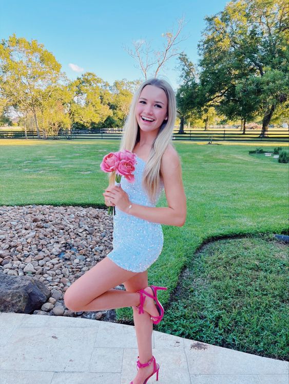 Beautiful short prom dress. Elegant Dresses Party Gown