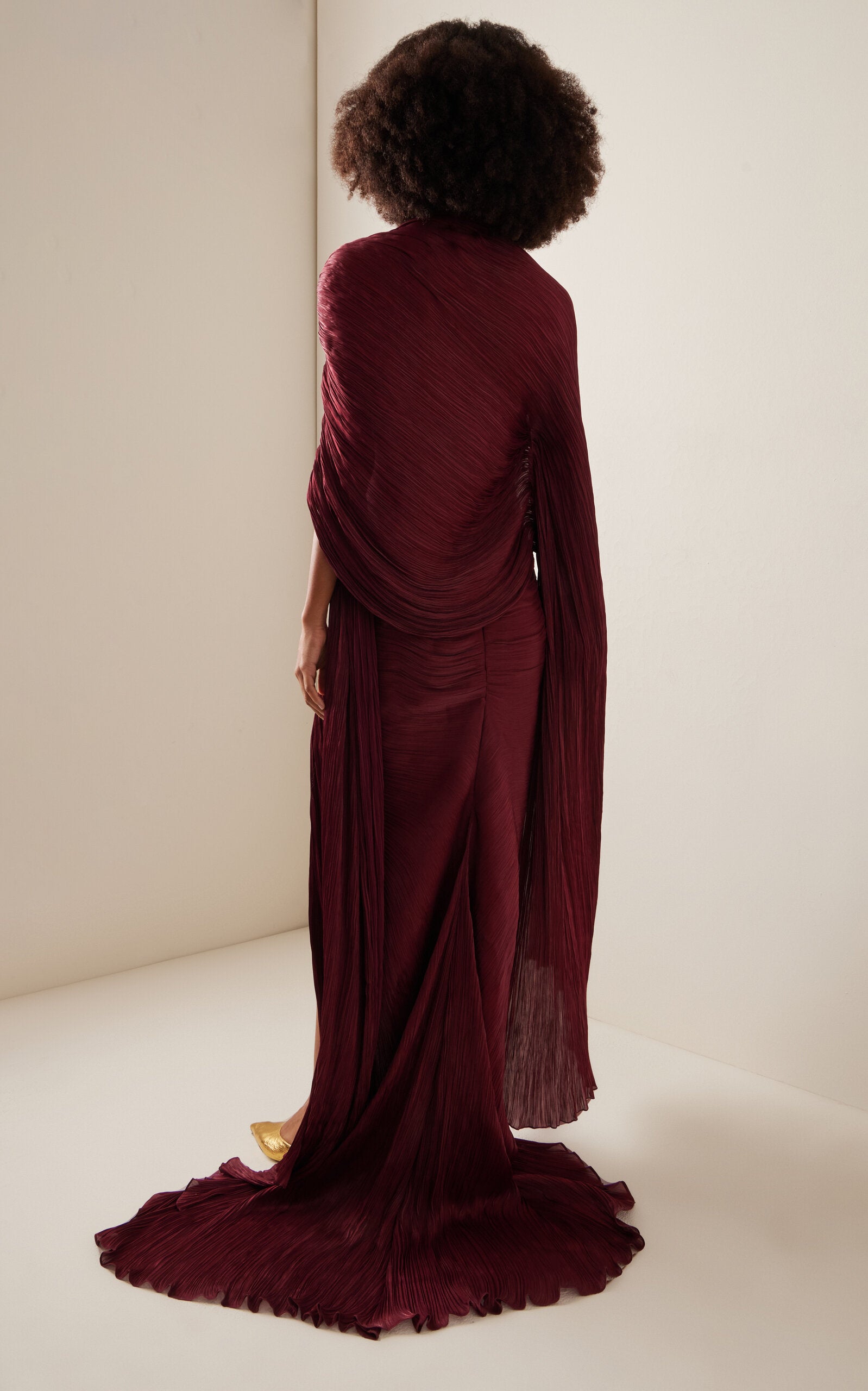 Hand-Pleated Satin Gown Gentle beautiful and grand