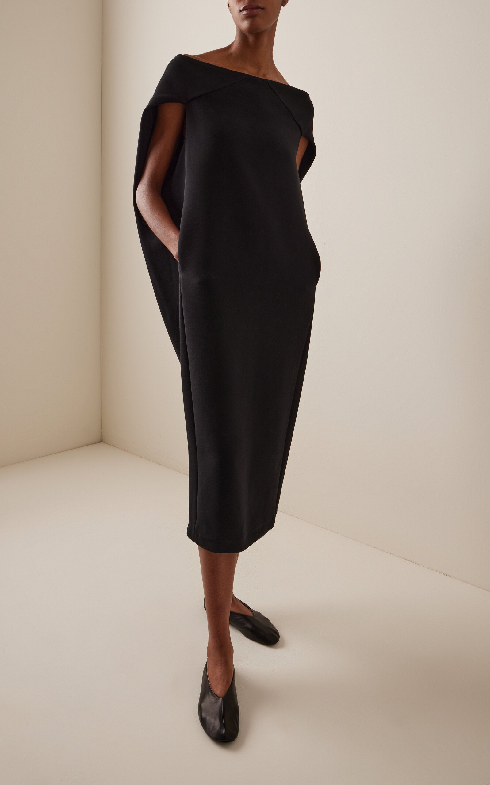 Cape-Detailed Wool Gabardine Midi Dress Full of charm simple and atmospheric