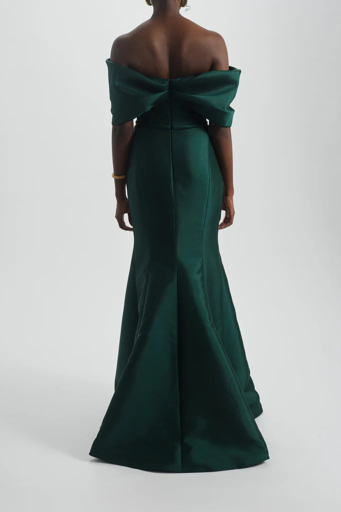 Off-the-Shoulder Bow Gown Simple atmospheric beautiful and unique design