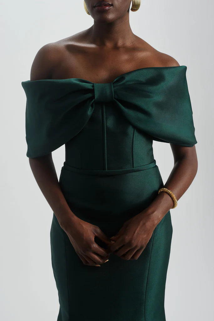 Off-the-Shoulder Bow Gown Simple atmospheric beautiful and unique design