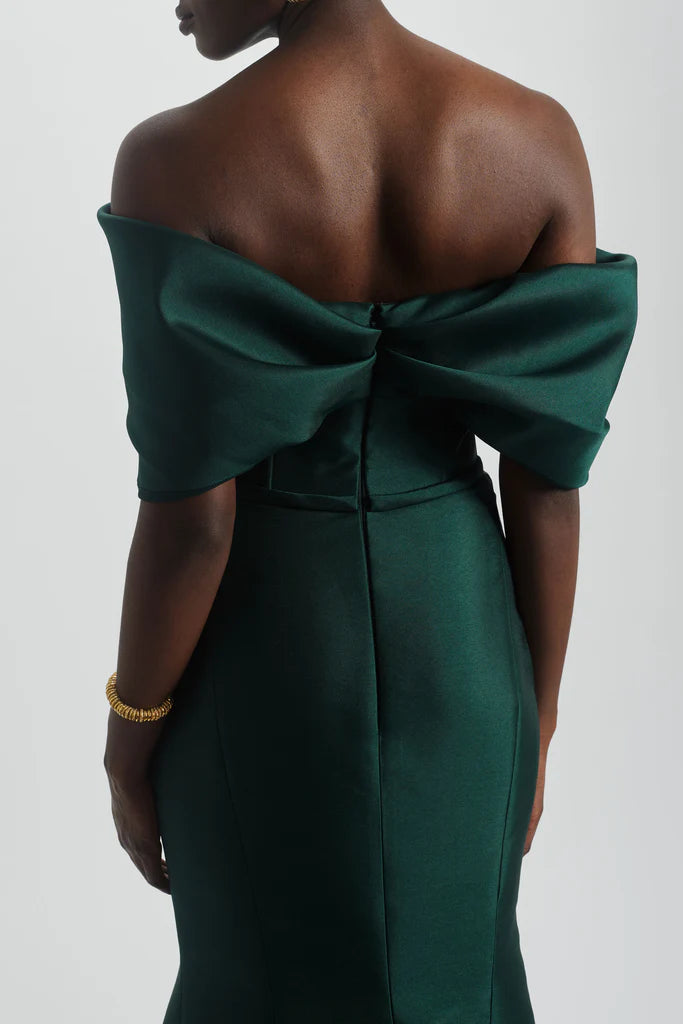Off-the-Shoulder Bow Gown Simple atmospheric beautiful and unique design