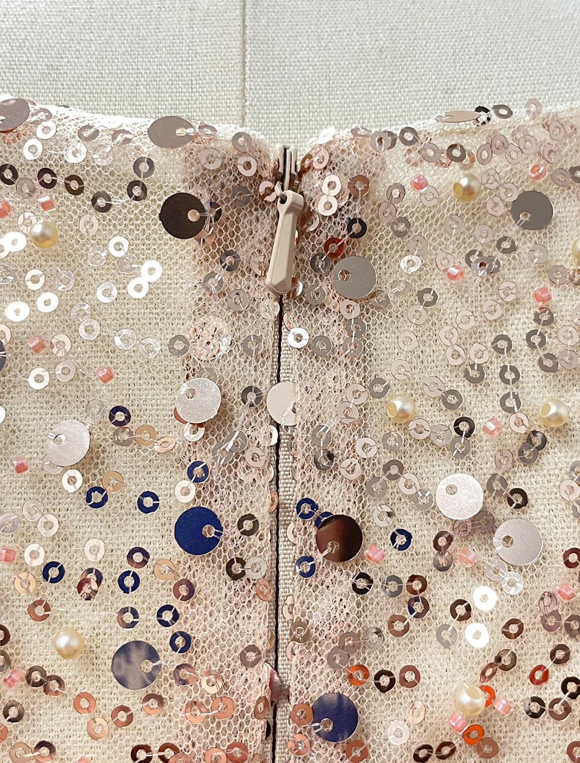 Mermaid Evening Gown Elegant Dress Formal Sweep / Brush Train Sleeveless V Neck Champagne Dress Satin with Feather