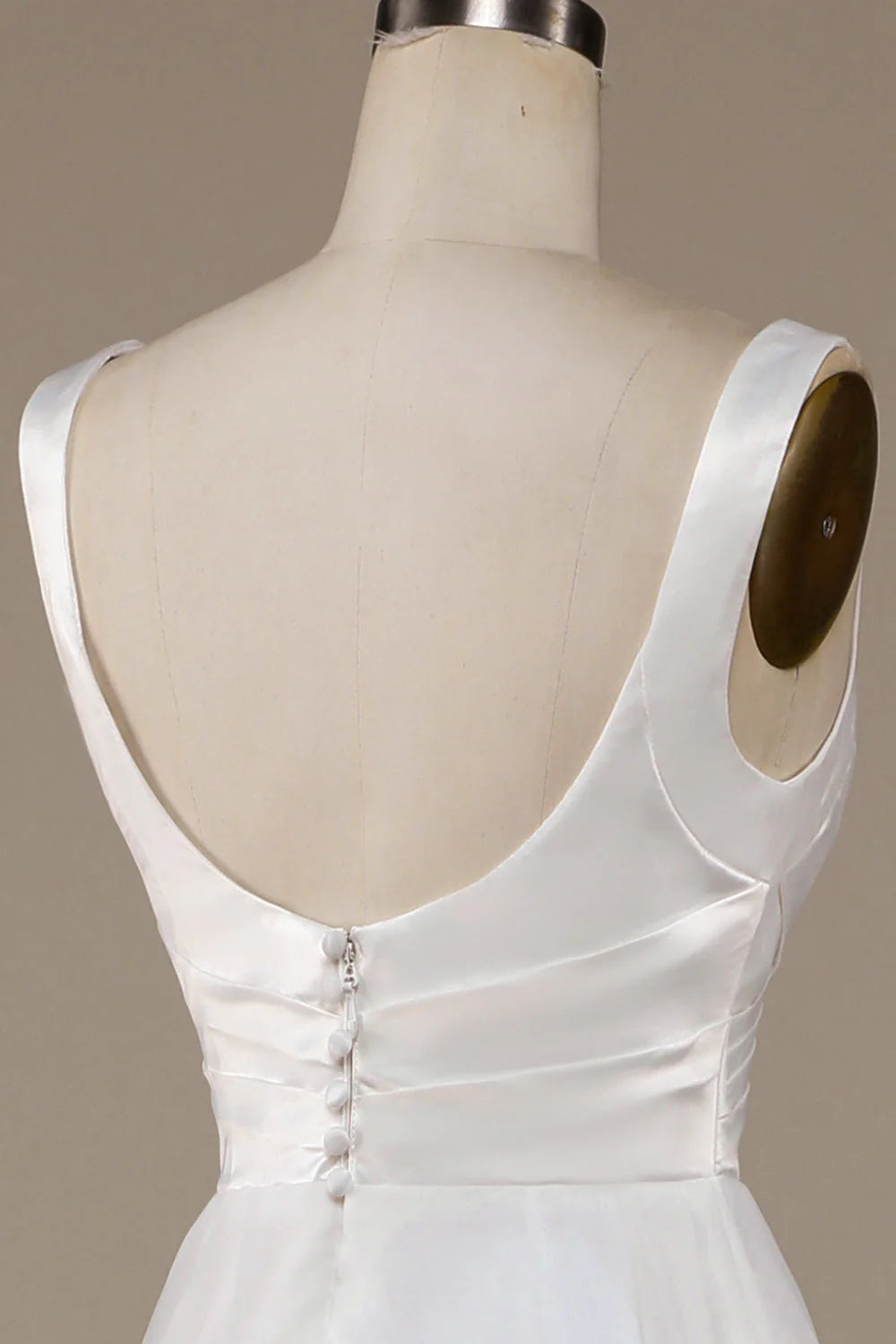 Ball-Gown/Princess Simple Organza Scoop Neck Sweep Train Wedding Dress