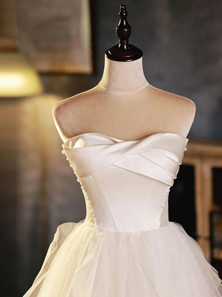 White Sweetheart Neck Tulle Short Prom Dress Light Champagne Homecoming Dress
