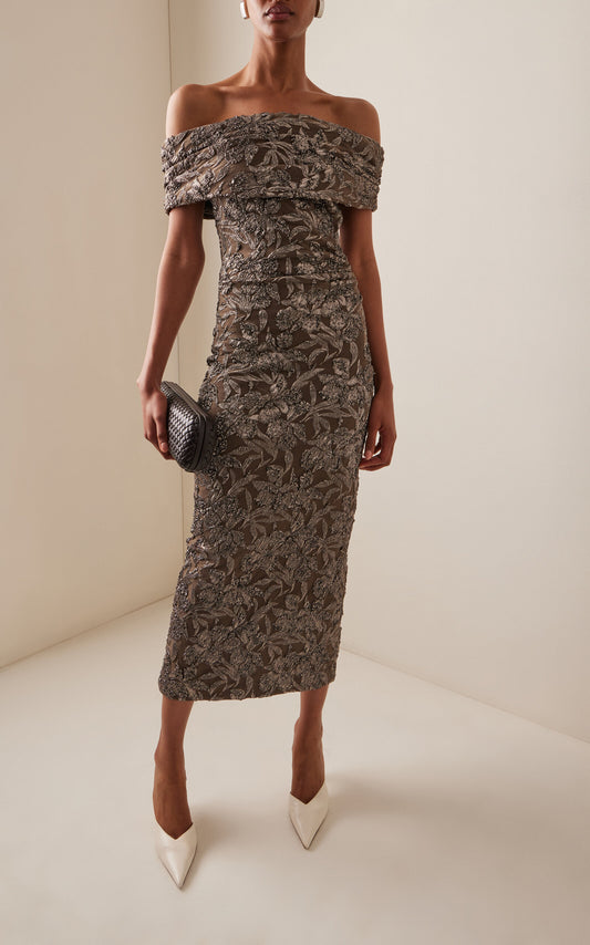 Off-The-Shoulder Midi Dress Full of charm simple and atmospheric