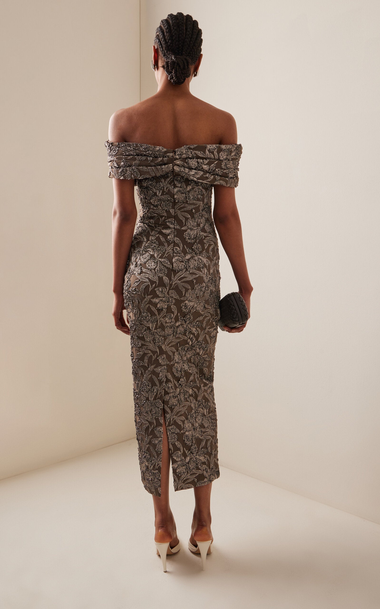 Off-The-Shoulder Midi Dress Full of charm simple and atmospheric