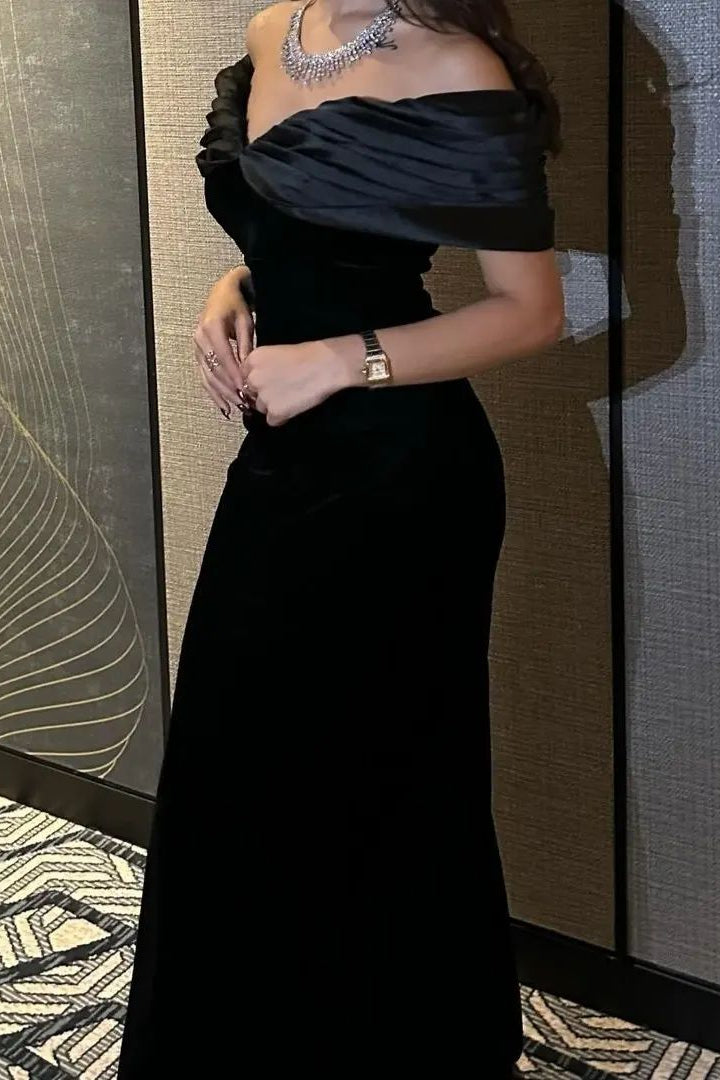 Broner Black Off the Shoulder Sleeveless Strapless Long Prom Dress With Pleated