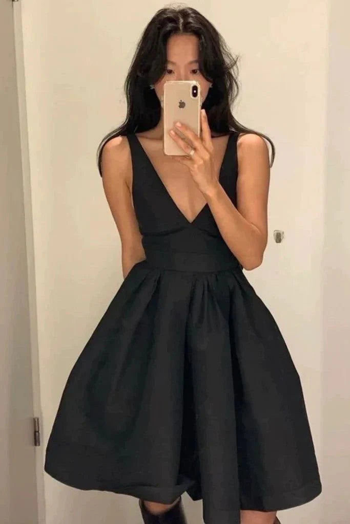 V Neck Black Backless Satin Short Prom Dresses Open Back V Neck Short Black Formal Evening Homecoming Graduation Dresses