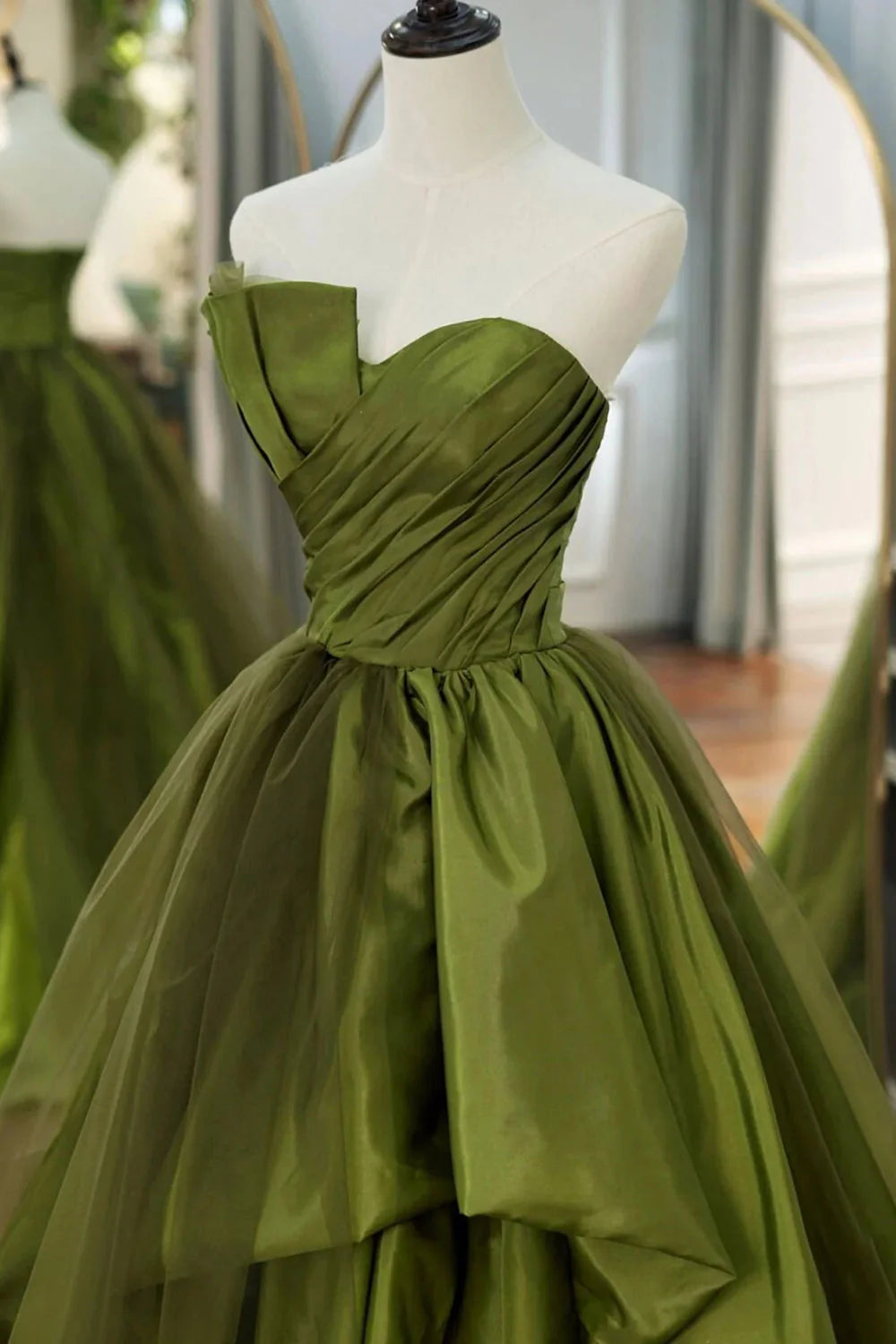 A Line Asymmetrical Strapless Green Long Prom Dress with Ruffles simple gentle atmospheric and unique desi Bring summer colors to enhance whiteness