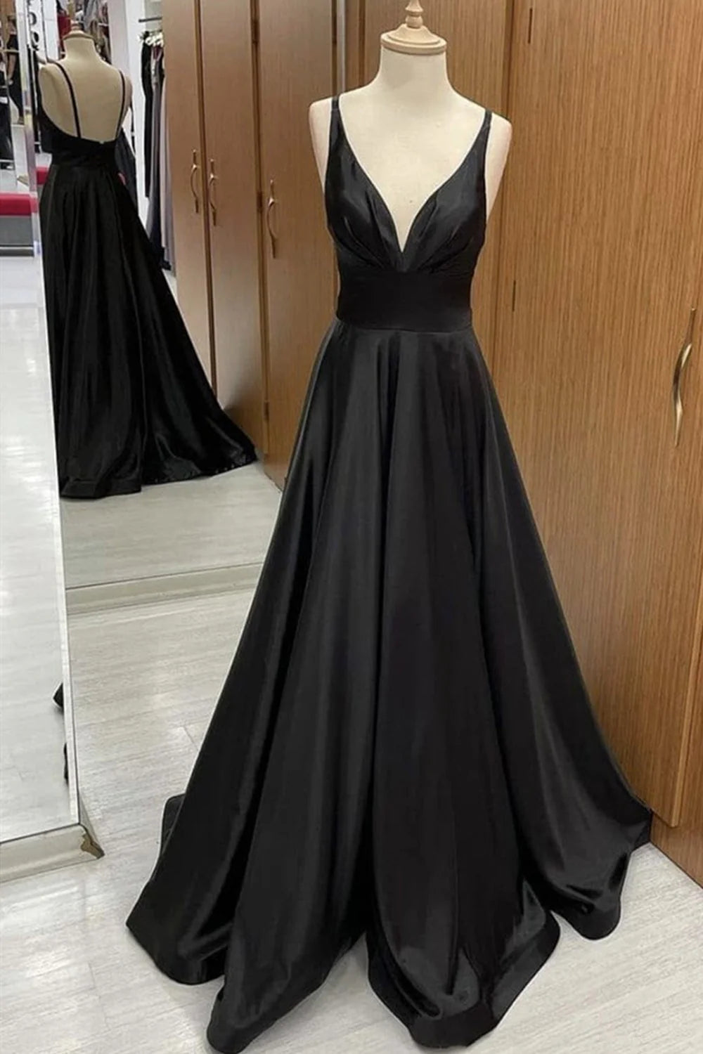 A Line V Neck Backless Black Long Prom Dresses V Neck Black Formal Dresses Backless Black Evening Dresses simple gentle atmospheric and unique desi Bring summer colors to enhance whiteness ﻿