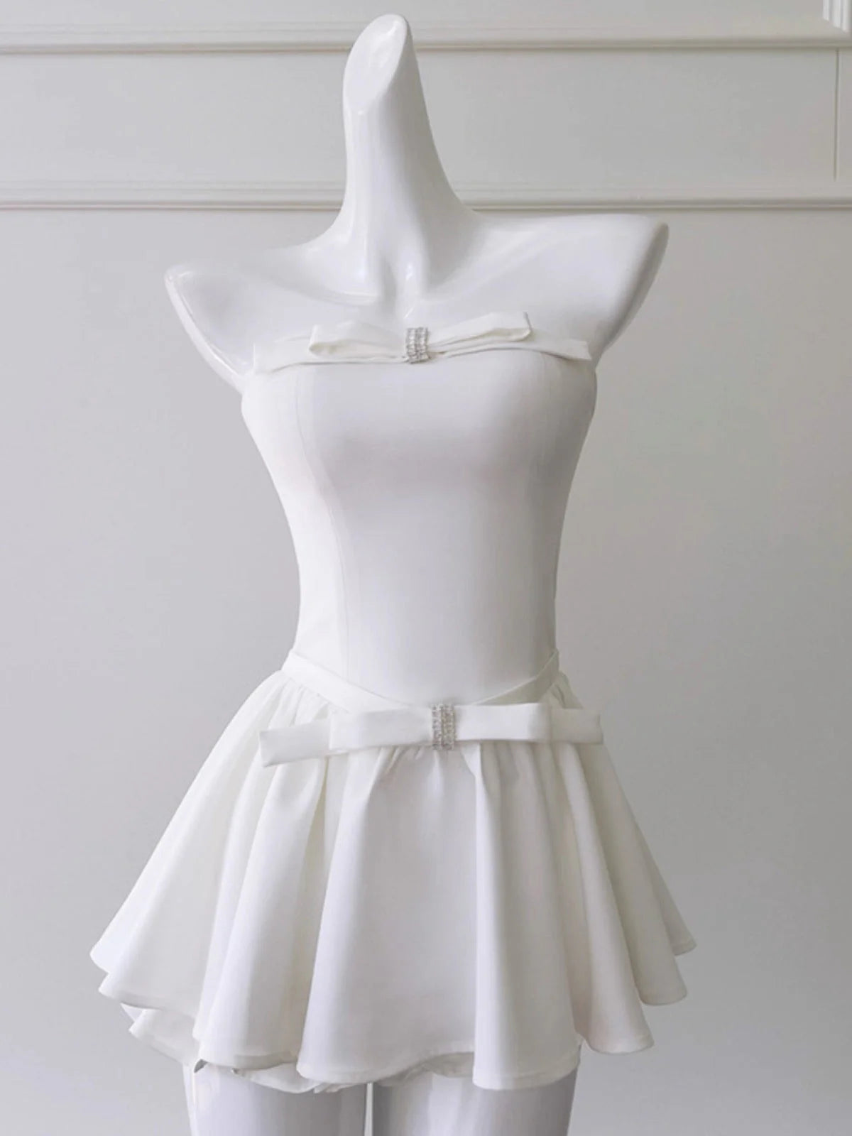 Aesthetic A line Strapless White Formal Tight Homecoming Dress Middle School Short 18th Birthday Outfits Graduation Dress Hoco Dresses