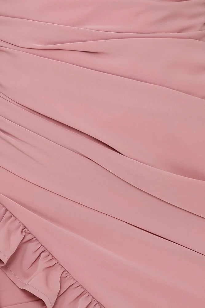 A light pink one shoulder short skirt with bubble sleeves on one side for decoration. The skirt is full of folds and suitable for parties, dates, etc