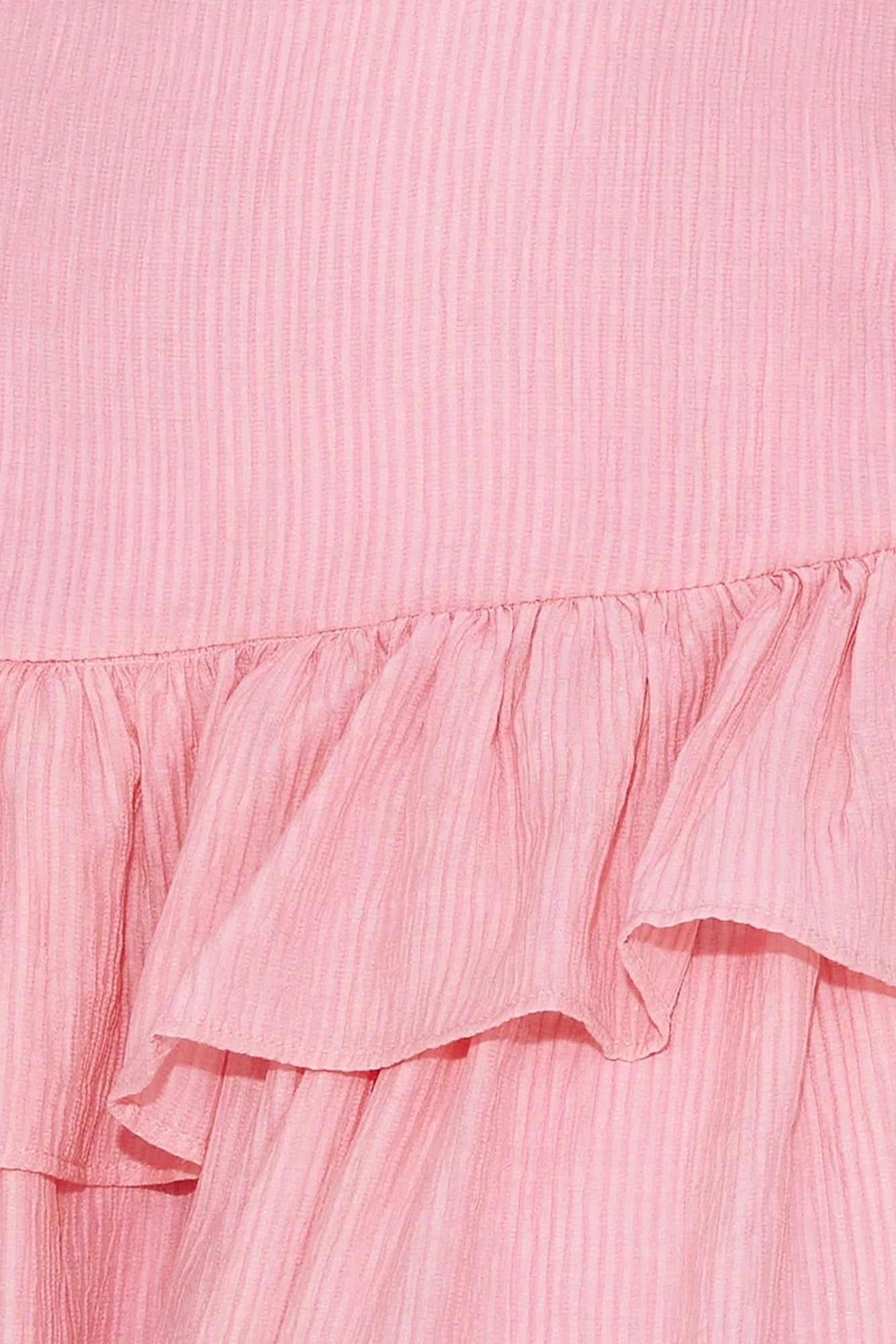 A pink one shoulder short skirt with a single shoulder design and a multi-layered ruffled hem, suitable for parties, dates, etc