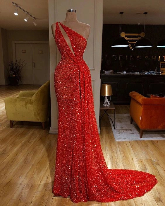 A red one shoulder sequined dress with a single-sided hollowed out design suitable for dinners and parties