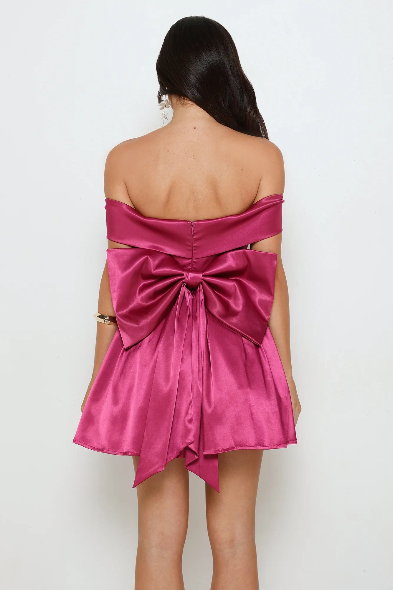 A wine red off the shoulder short skirt with a fluffy design, suitable for parties, dances, etc
