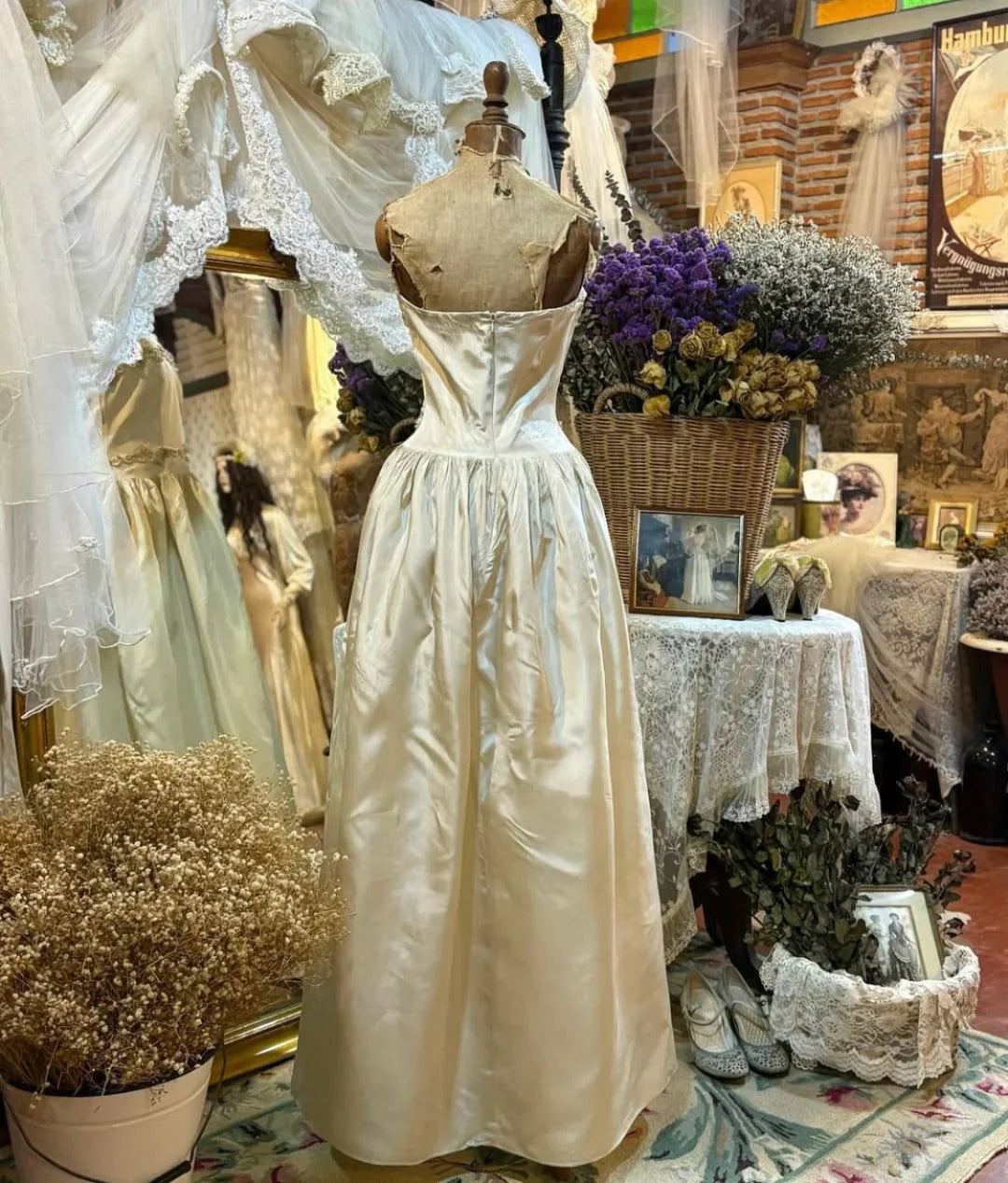 Beaded Long Vintage Elegant Satin Prom dress Evening Dress simple gentle atmospheric and unique desi Bring summer colors to enhance whiteness ﻿