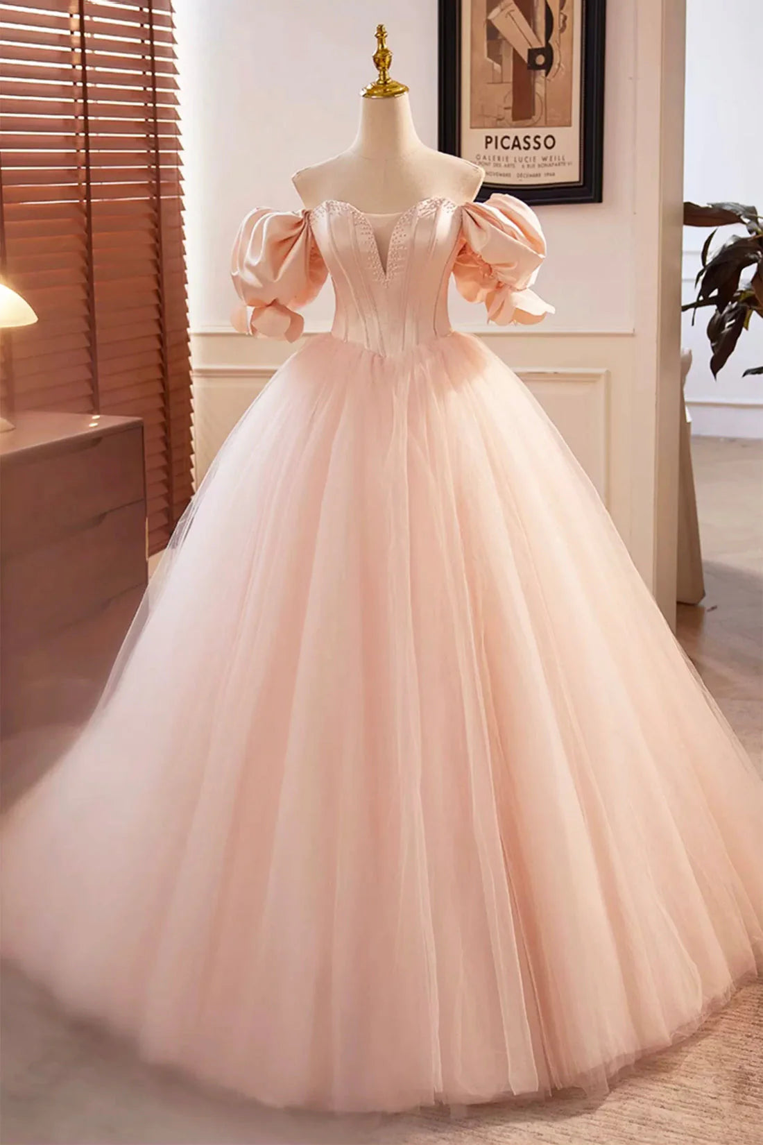 Beautiful Blushing Pink Beading Prom Dresses Off the Shoulder Puffy Short Sleeve Backless Floor-Length Party Dresses simple gentle atmospheric and unique desi Bring summer colors to enhance white
