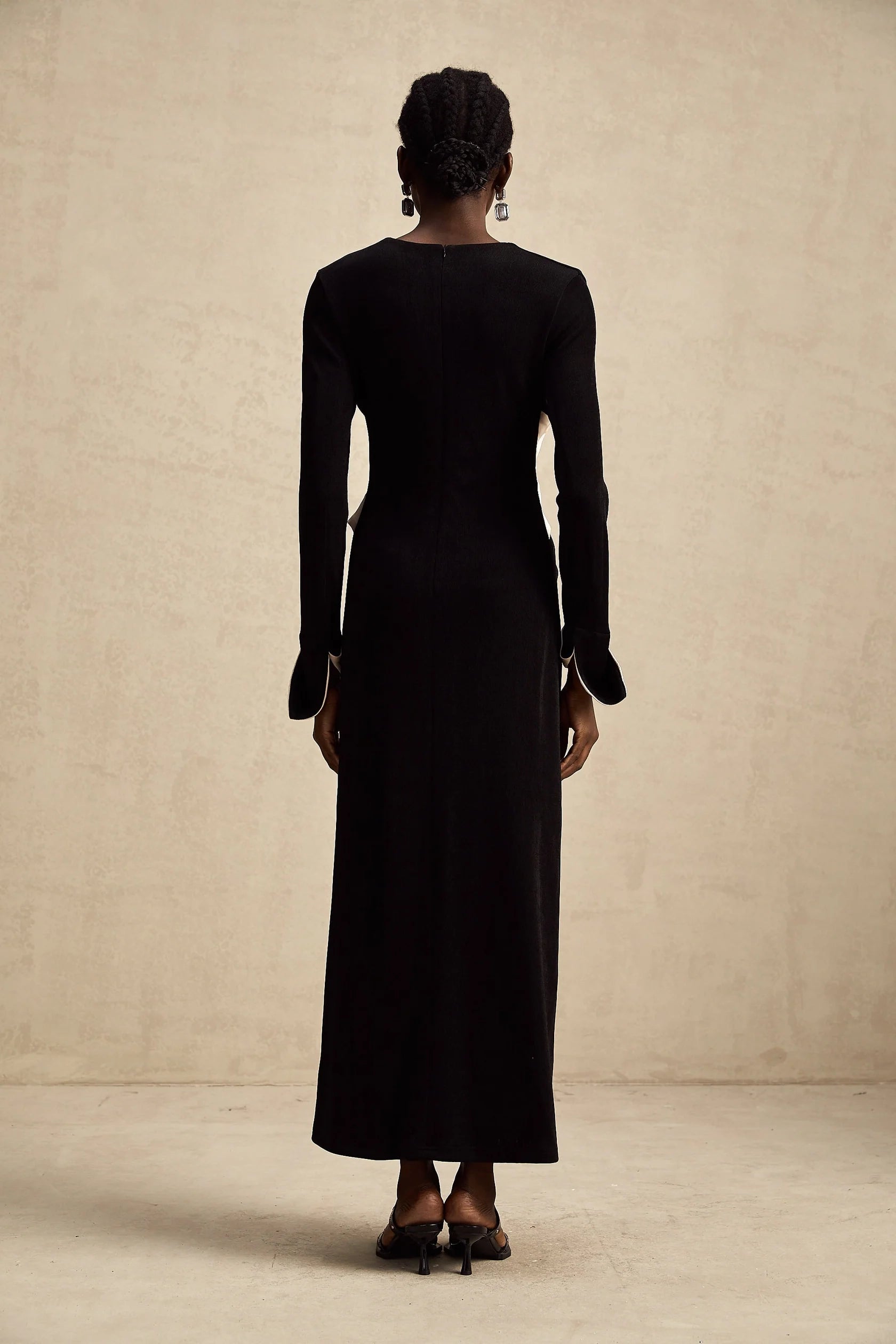 Black Maxi Dress with Cream Contrast Belt and Cuffs Karine contrast-color bowknot v-neck maxi dress Evening Dress