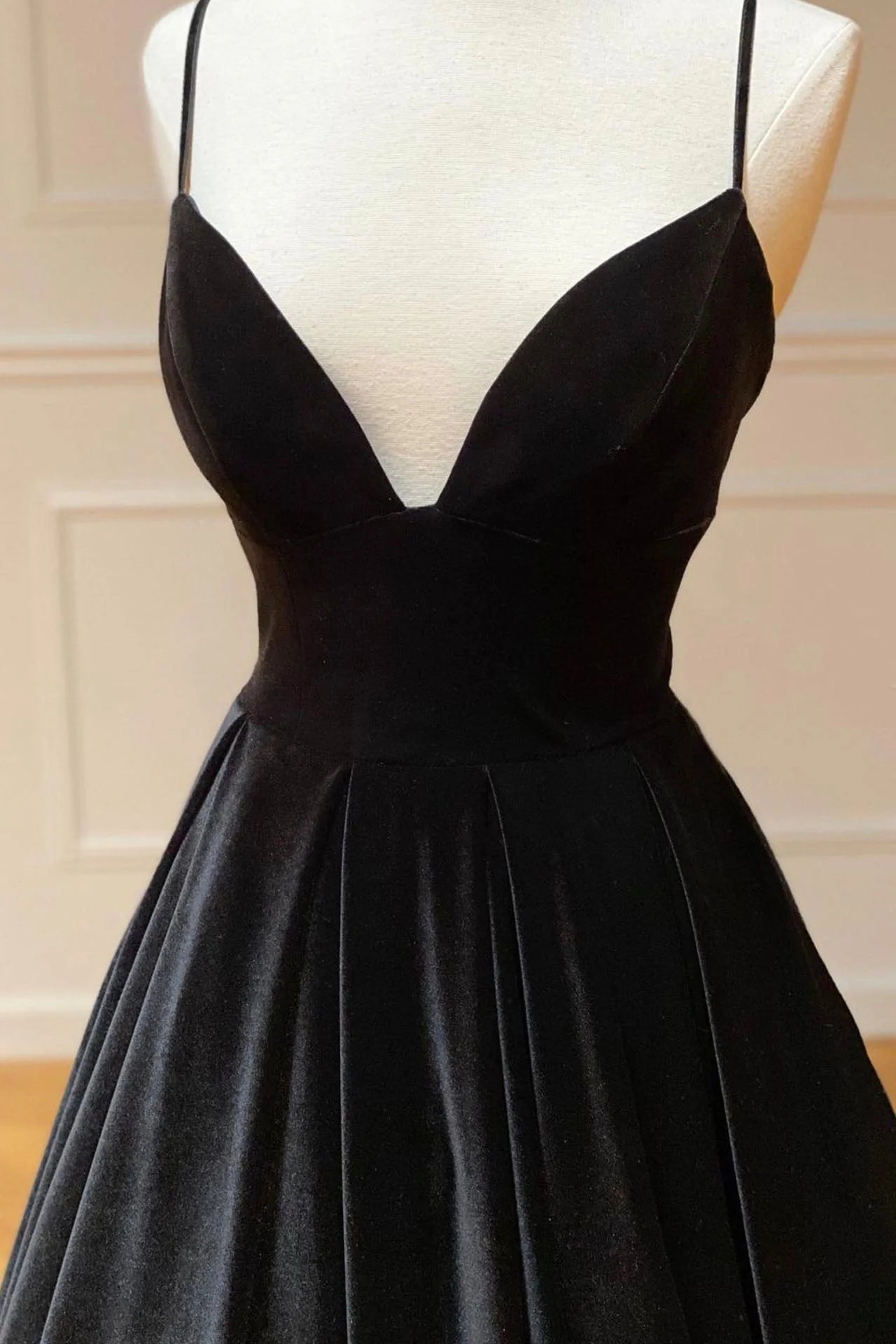 Black Velvet Long A-Line Prom Dress V-Neck Backless Evening Formal Dress simple gentle atmospheric and unique desi Bring summer colors to enhance whitenes