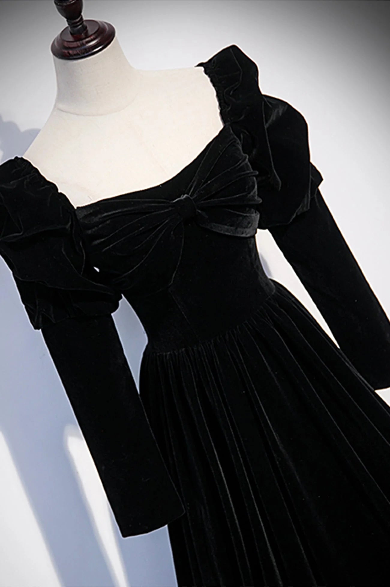 Black Velvet Long Sleeve Prom Dress A-Line Evening Party Dress simple gentle atmospheric and unique desi Bring summer colors to enhance whitenes