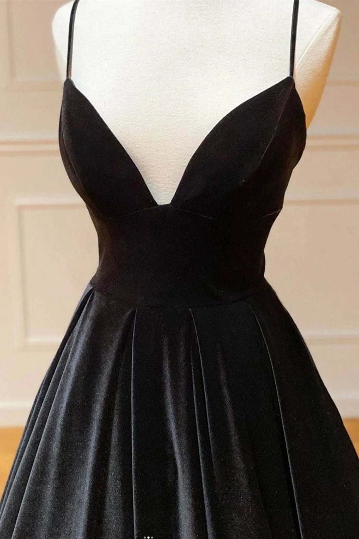 Black Velvet V Neck A Line Long Prom Dress Spaghetti Straps Long Party Dress simple gentle atmospheric and unique desi Bring summer colors to enhance whiteness