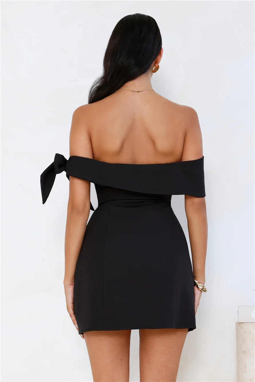 Black off shoulder dress with single-sided bow decoration suitable for parties, dates, and other occasions