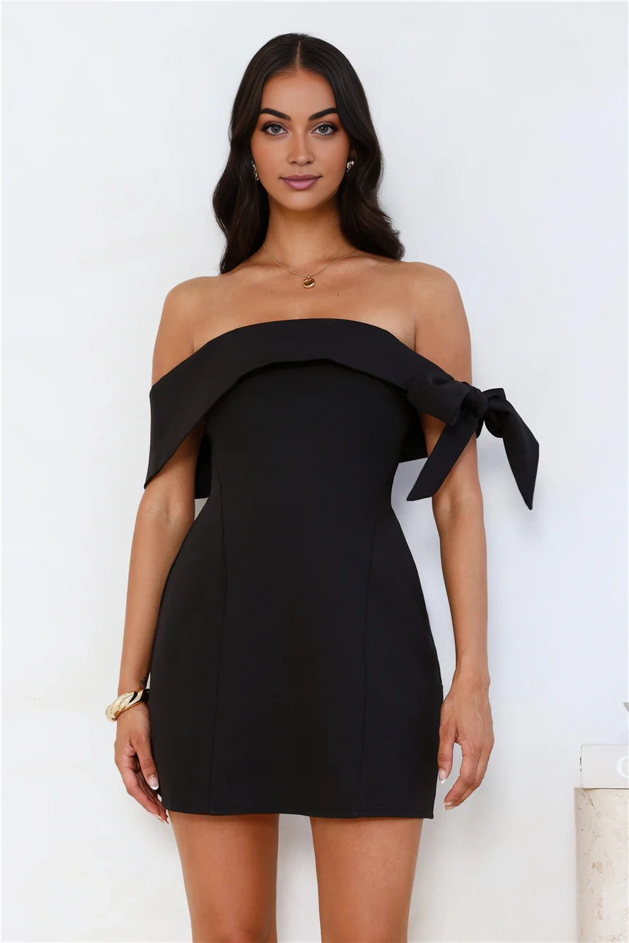 Black off shoulder dress with single-sided bow decoration suitable for parties, dates, and other occasions